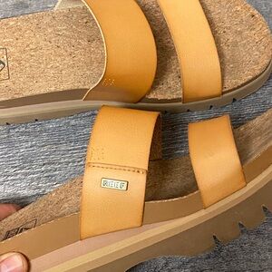Reef Hi Vista tan sandals